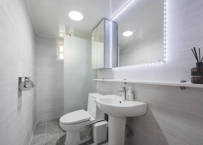홍대 Blue - Quiet Cozy House Hongdae Area *